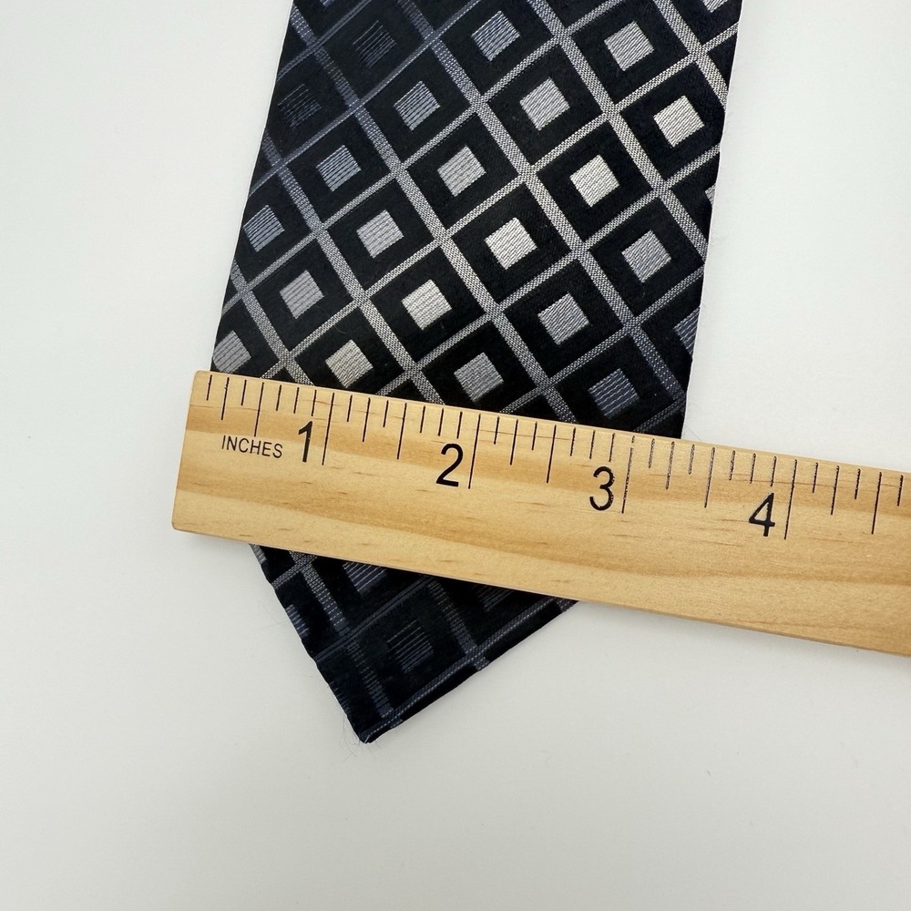 Kenneth Cole Men's Silk Tie Silver and Black Diamond Pattern - Picture 7 of 8